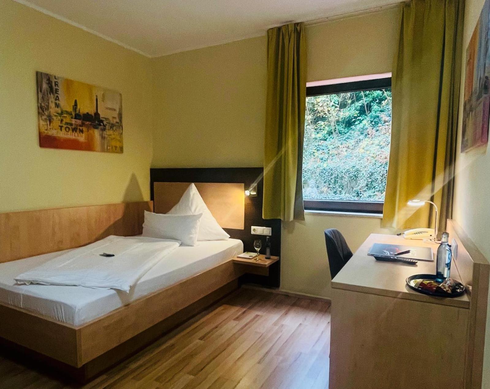 Hotel Waldesruh Mühltal Esterno foto